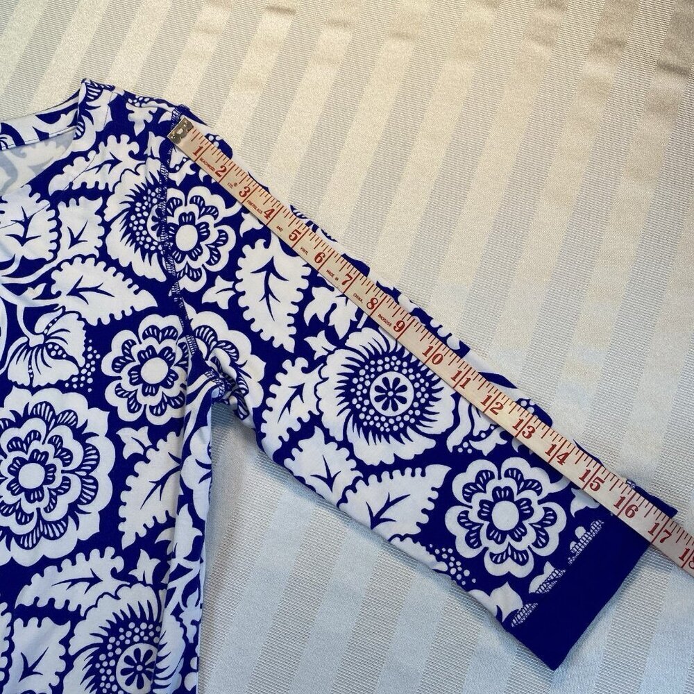 T By TALBOTS Blue Floral UPF 50+ Sun Protection Stretch Knit Top Large PETITE - Picture 9 of 14